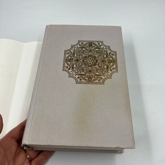 George Martin A Dance With Dragons Hardcover Book HBO Game Of Thrones - Picture 12 of 12